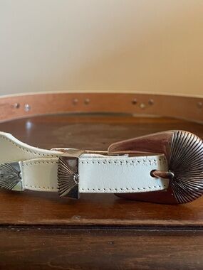 Men's White Leather Belt with Decorative Silver-Tone Buckle